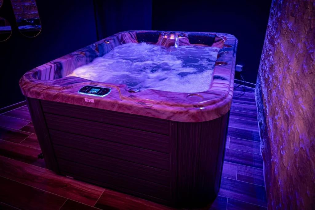 Love Room Spa Privatif Villefranche-sur-Saône Buitenkant foto